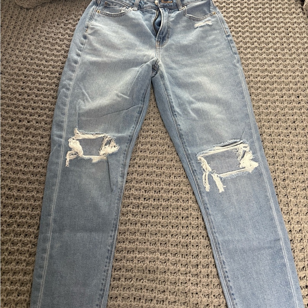 American Eagle Outfitters Light Blue Distressed Straight Leg Jeans size 0Short